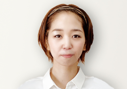 チーフクラーク 足崎 彩佳